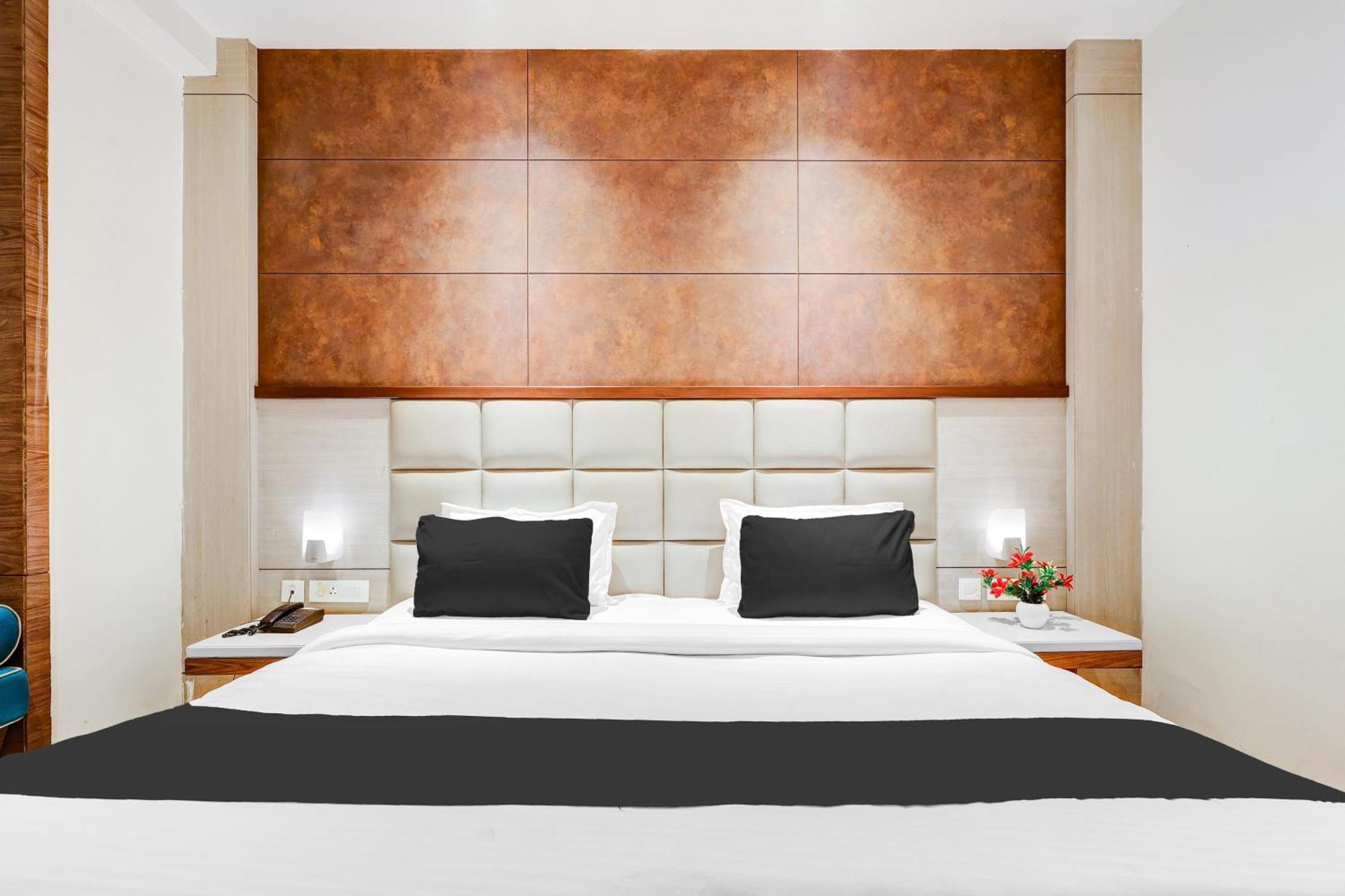 Super Townhouse Chhatarpur Near Metro Park Nuova Delhi Esterno foto