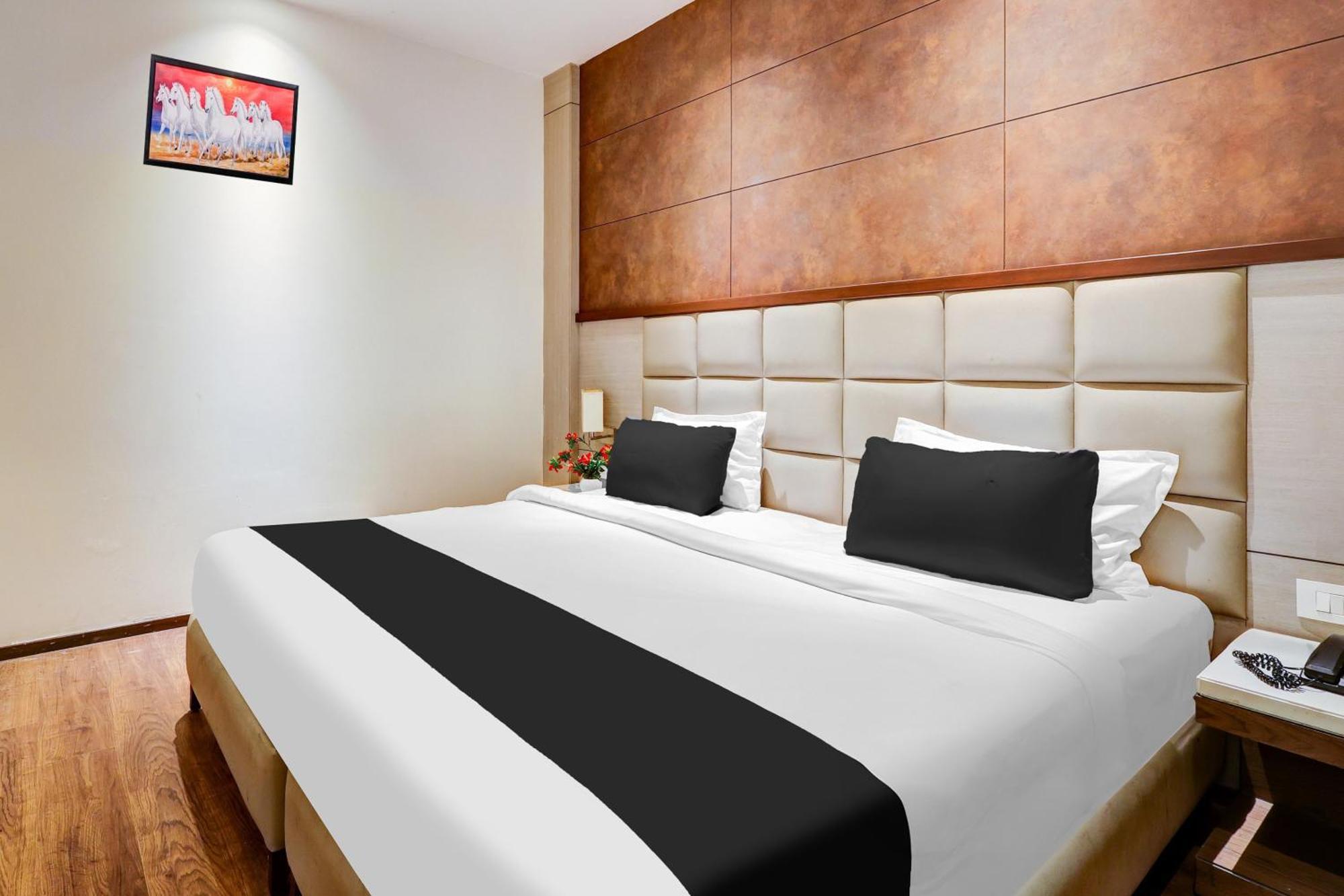 Super Townhouse Chhatarpur Near Metro Park Nuova Delhi Esterno foto